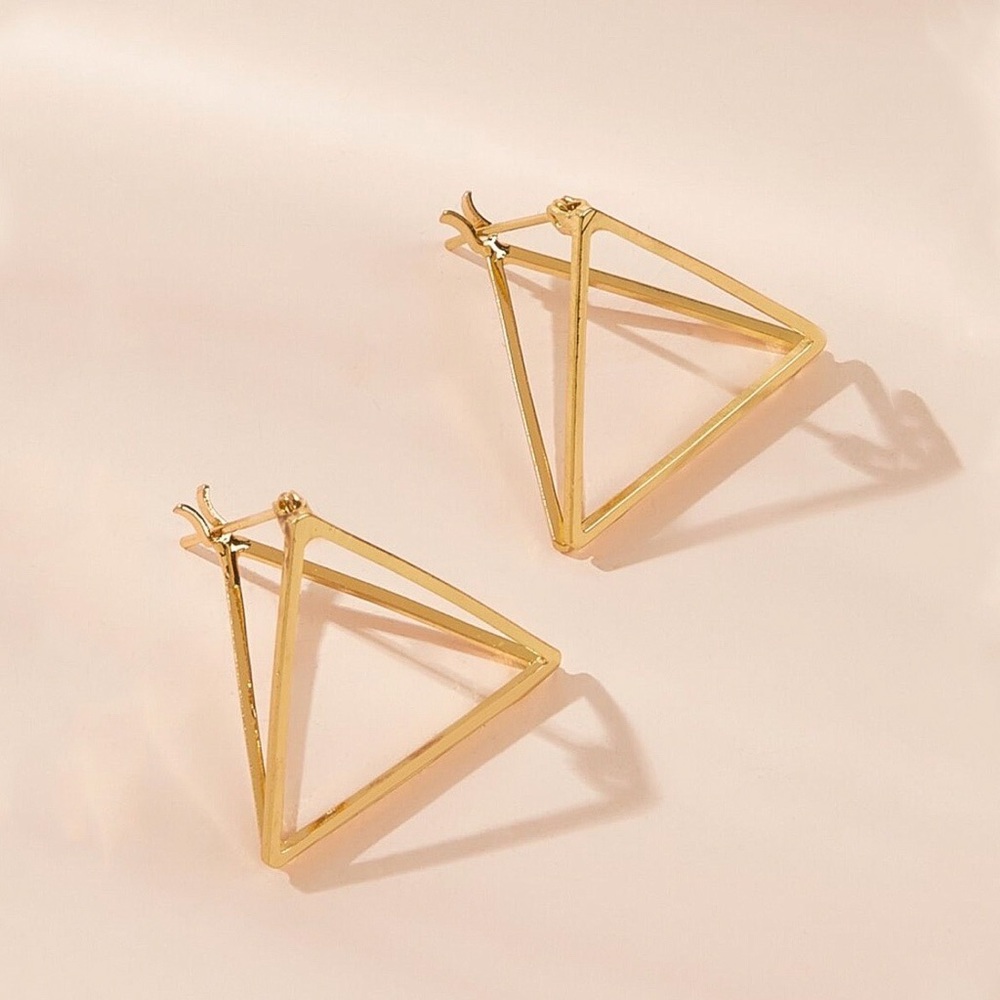 2/$20! Gold 3D Triangle Clasp Closure Earrings - Picture 7 of 8